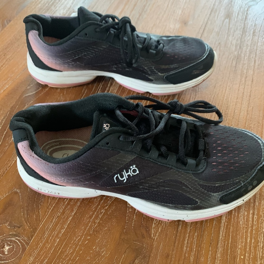 Women’s Ryka Devotion Plus Walking Shoe, size 7